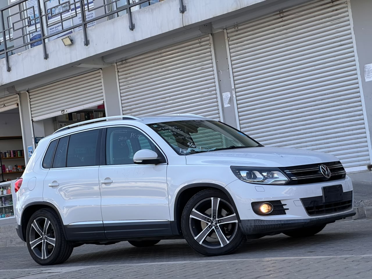VOLKSWAGEN TIGUAN